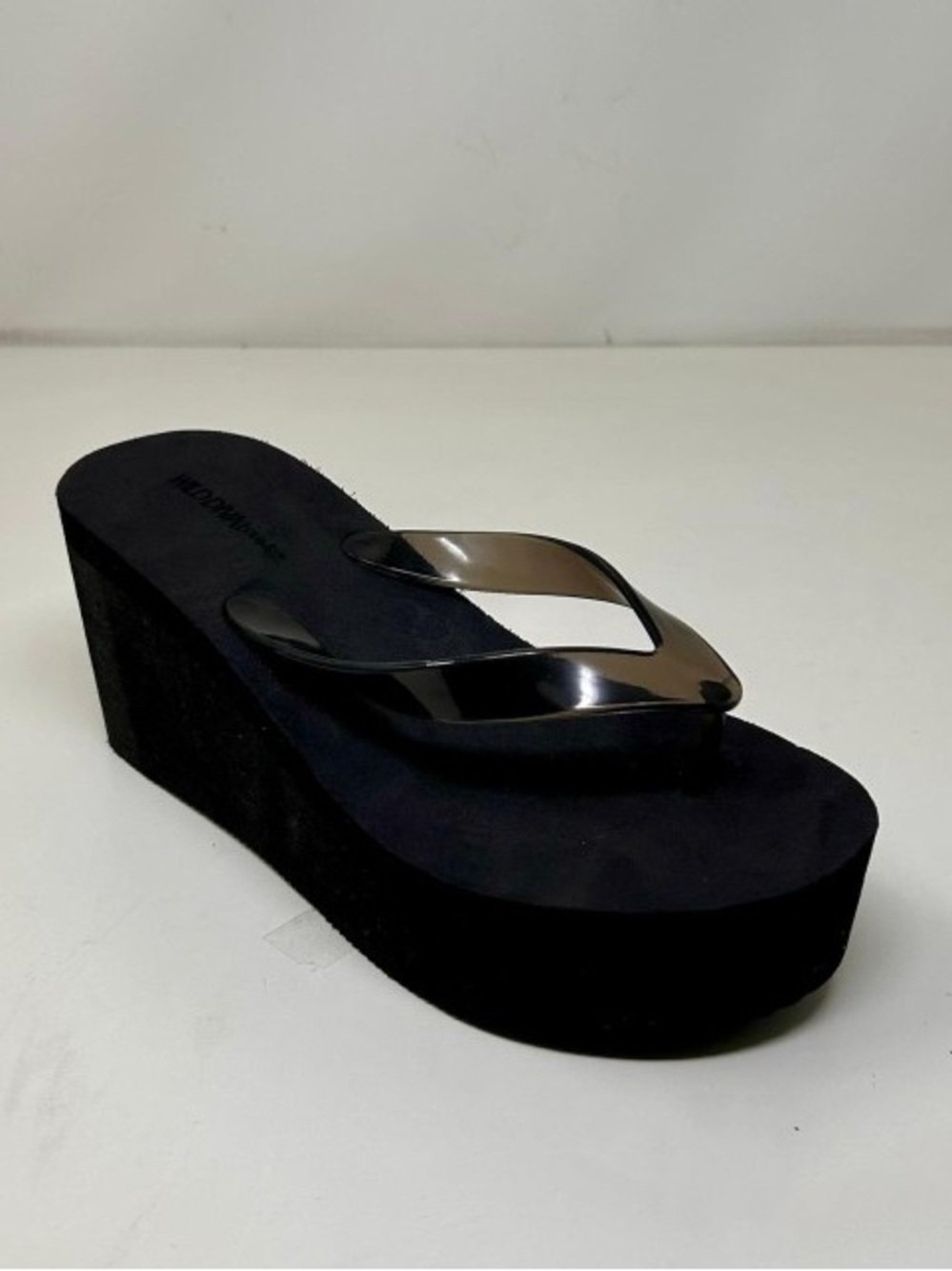 🖤 Black Platform Wedge Flip Flop Sandals | Minimalist Glam Summer Shoes 🖤 - Picture 6 of 7